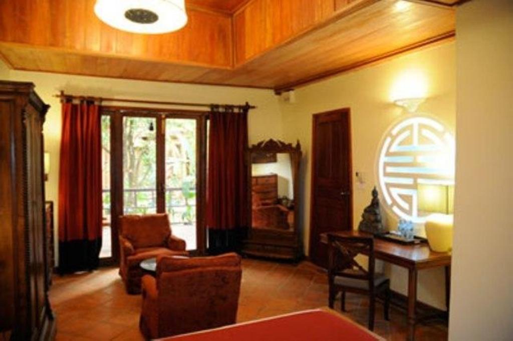Terres Rouges Lodge Banlung Exteriör bild