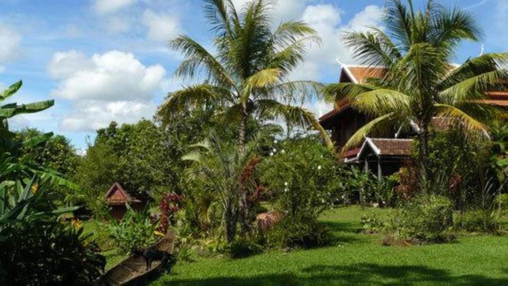 Terres Rouges Lodge Banlung Exteriör bild
