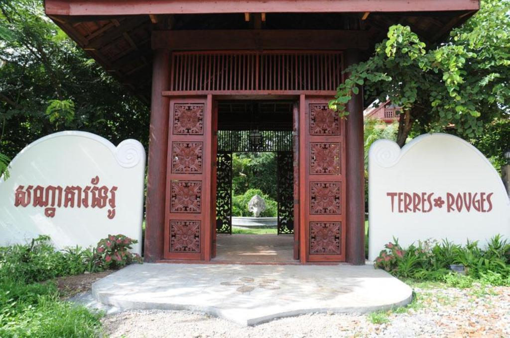 Terres Rouges Lodge Banlung Exteriör bild
