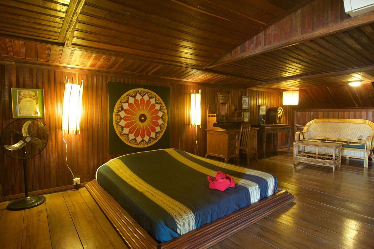 Terres Rouges Lodge Banlung Exteriör bild