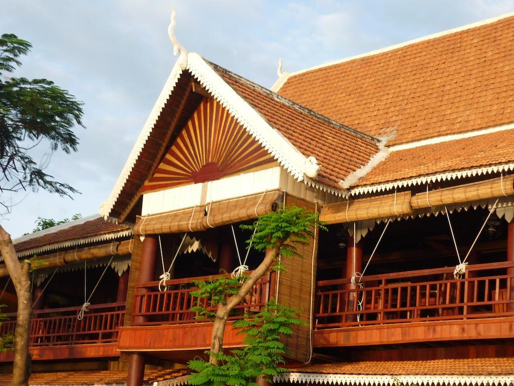 Terres Rouges Lodge Banlung Exteriör bild